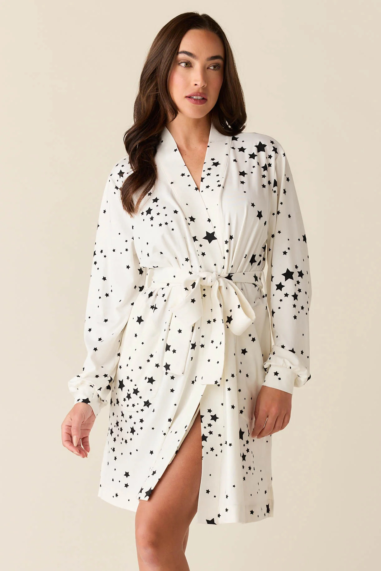Quinn Cloud Jersey Banded Short Robe in White Stars | MASONgrey