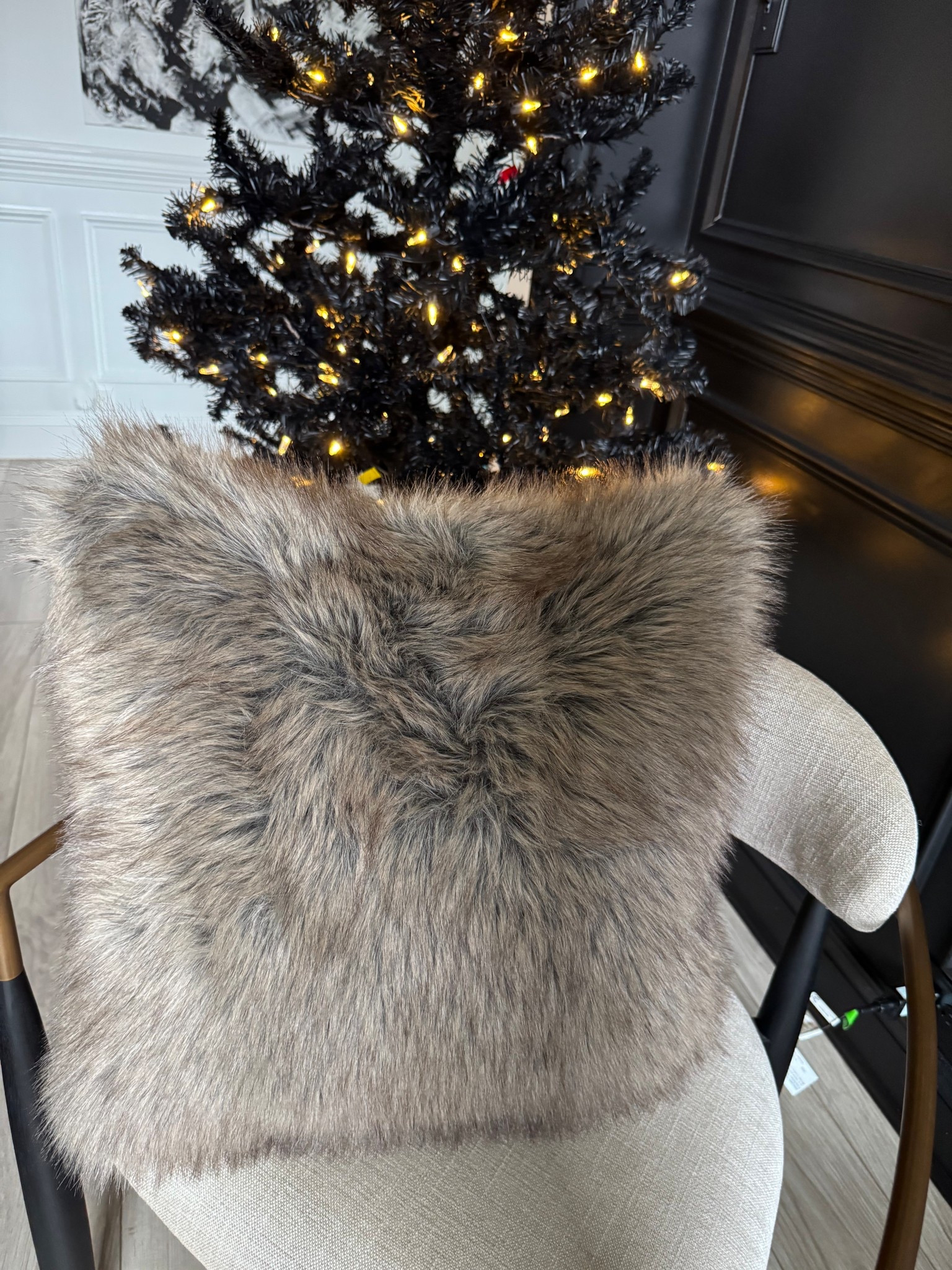 Luxurious faux fur pillow

#LTKHoliday #LTKSeasonal #LTKHome