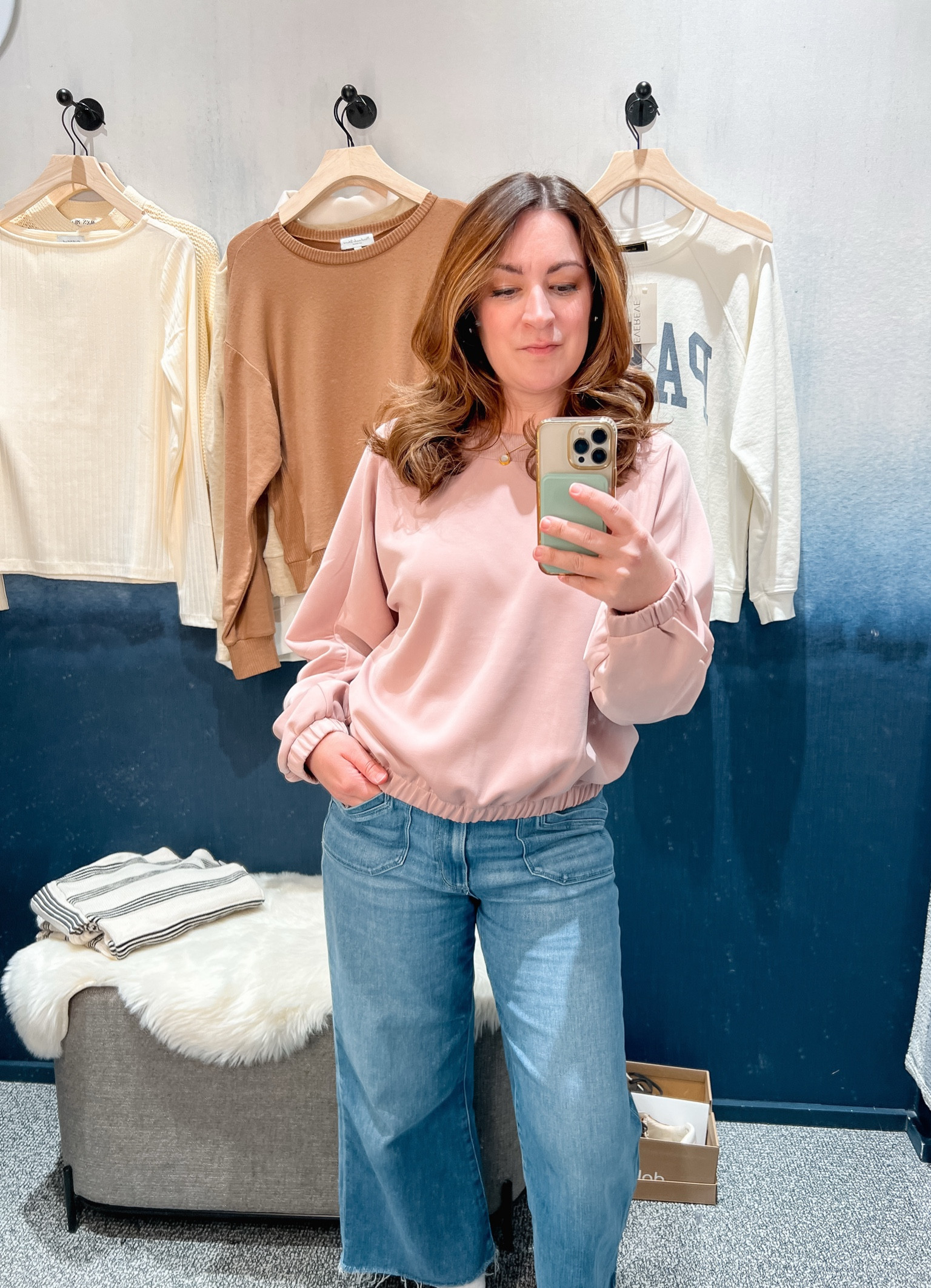 🌸 I’m trying to think spring! Easier said than done in the Midwest in January. But I love this soft, pink sweatshirt #evereve #sweatshirt #springsweatshirt #spring