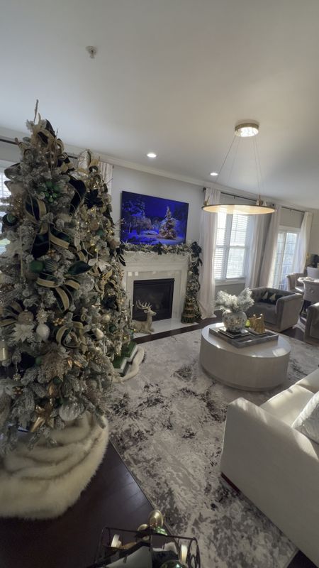 Christmas living room decor #christmasdecor #Christmas #ltkholiday

#LTKGiftGuide #LTKhome #LTKHolidaySale