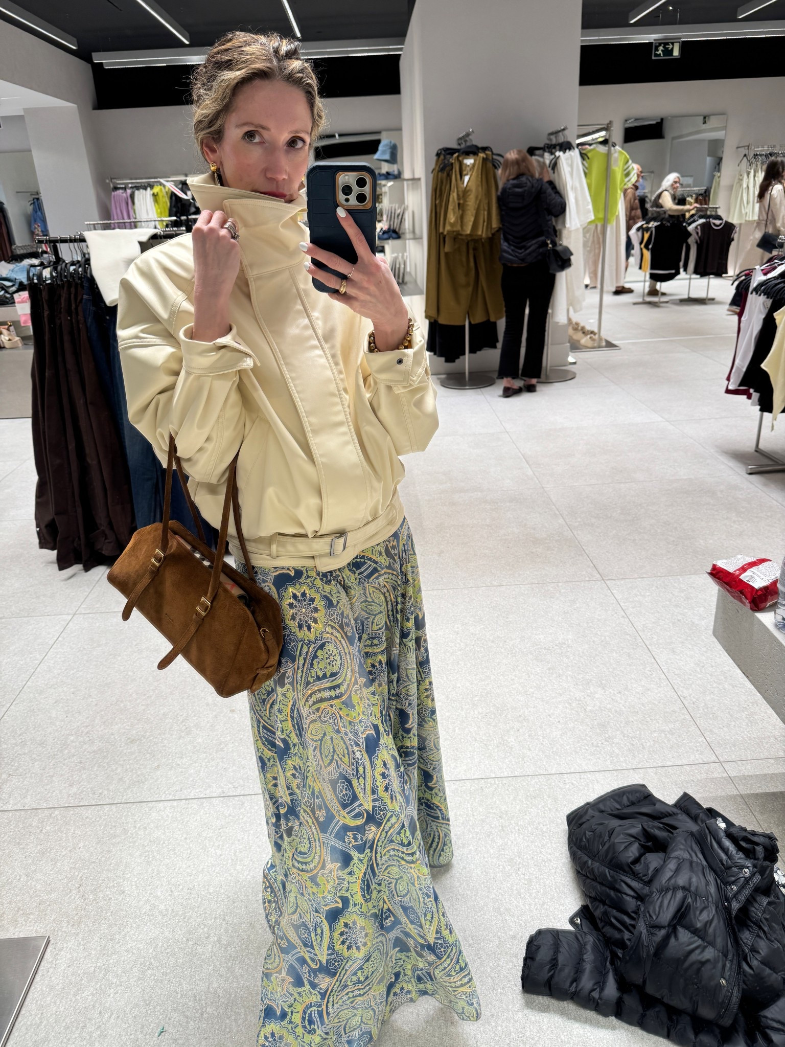 Ivory moto jacket and suede bag! Hiziba20 for $20 off!

#LTKootd #LTKOver40 #LTKgrwm