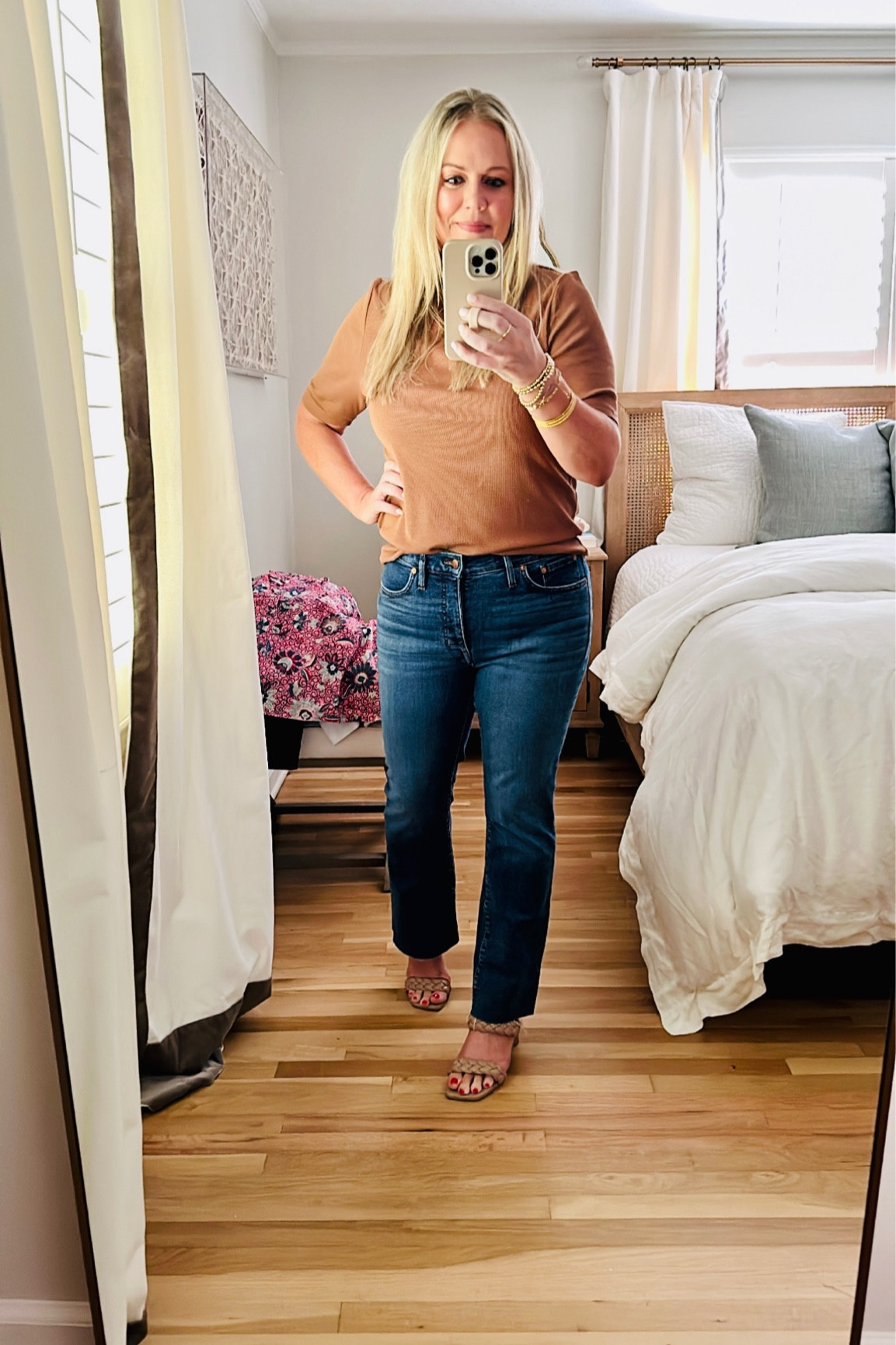Turtleneck season!!!! 🙌🏼🙌🏼 But make it thin and short sleeve for the Georgia fall! And my favorite Madewell jeans! 
