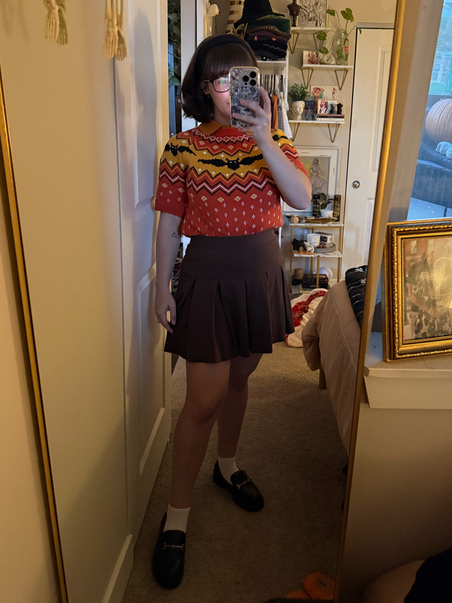 A short sleeve sweater is perfect for chilly mornings and offices, but you won’t overheat when it’s 70°F+  

#LTKHalloween #LTKWorkwear #LTKStyleTip