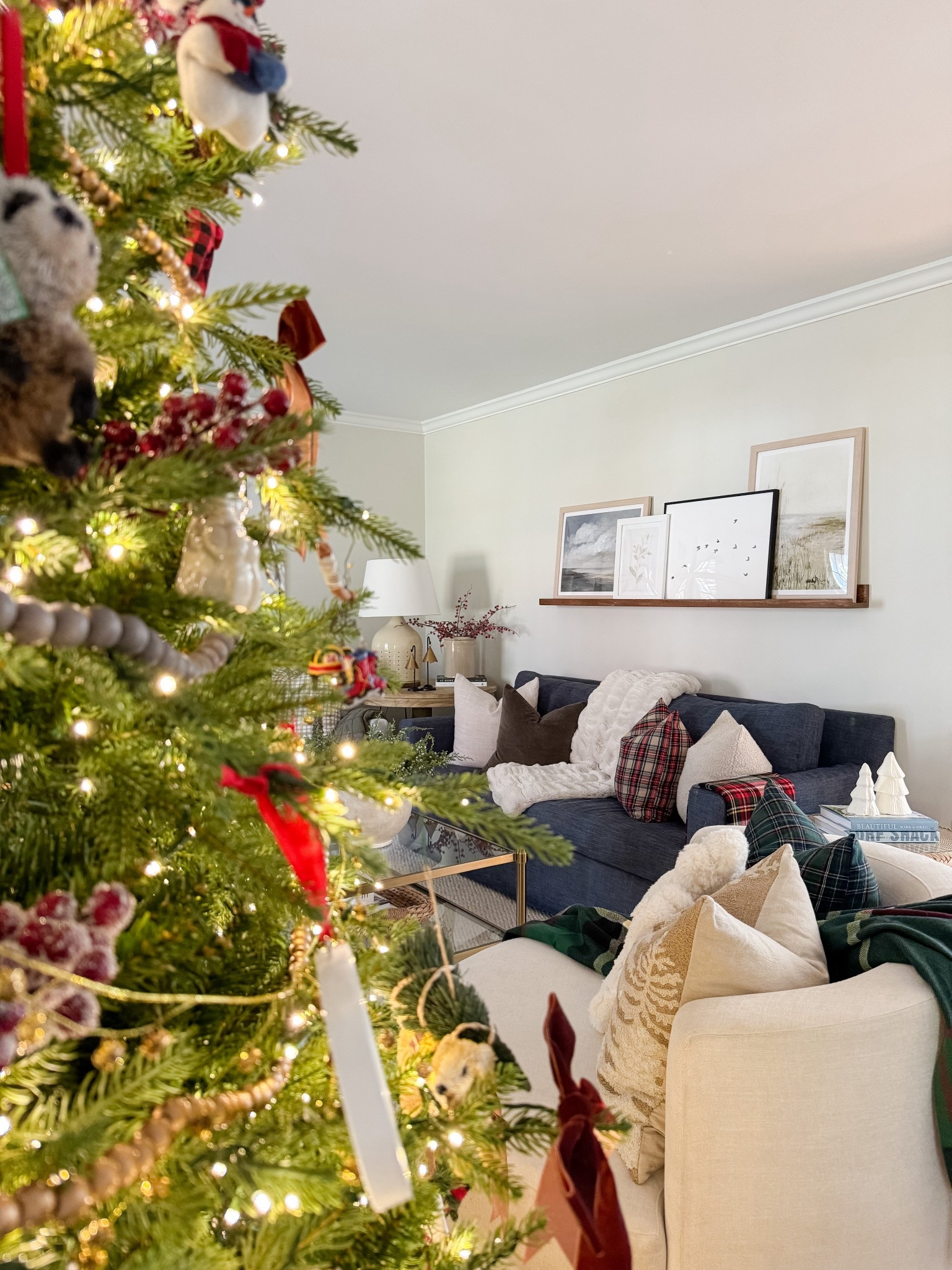 Coastal Living Room 

Holiday living room  Christmas living room styling  Home decor  Home  Home decor  Home favorites  Floral vase   Wall Art  Coastal home  coastal home decor  coffee table 

#LTKHoliday #LTKHome