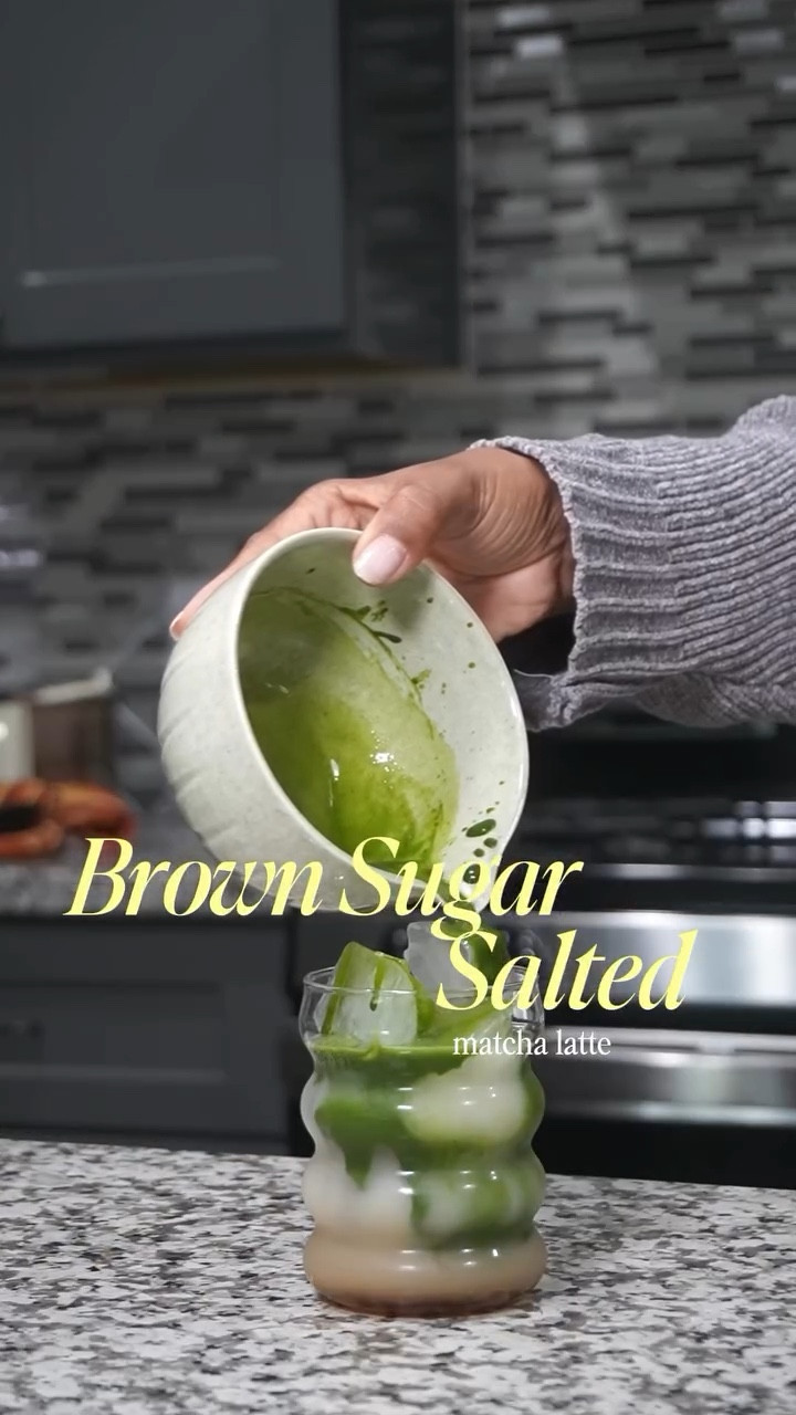 You asked, I answered! Here’s my favorite Brown Sugar Salted Matcha Latte recipe 🩷 

Brown sugar syrup : 
- 1 cup brown sugar ( light or dark)
- 1 cup water
- vanilla extract 
- pinch of salt 

Boil water, sugar and salt until sugar dissolves. Take off stove and let cool. Add in 1/2tsp vanilla extract.

#matcha #matchalover #matchalatte #matcharecipes