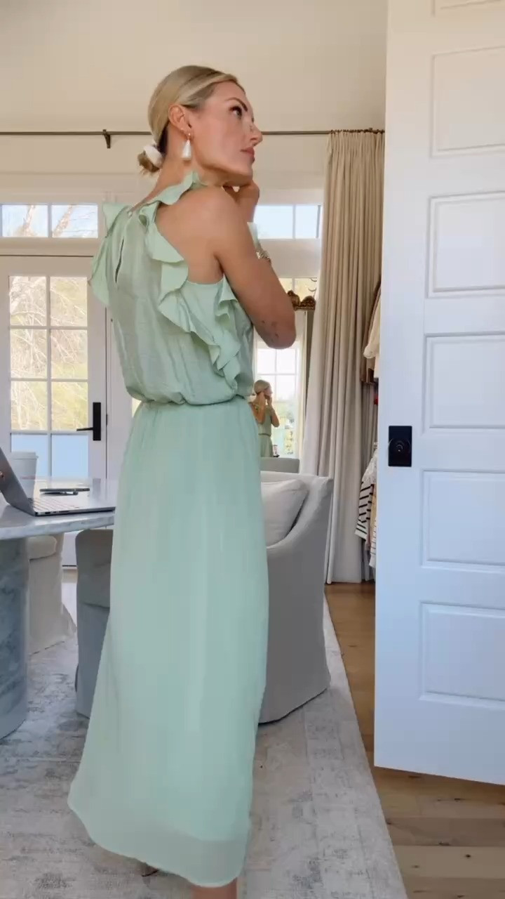 This shade of green has been my favorite recently. This top and skirt is so feminine and perfect for any upcoming event like Easter or Wedding guest attire! Wearing size XS  

Loverly Grey, mint sage green dresses, target fashion finds 

 

#LTKSaleAlert #LTKFindsUnder50 #LTKSeasonal