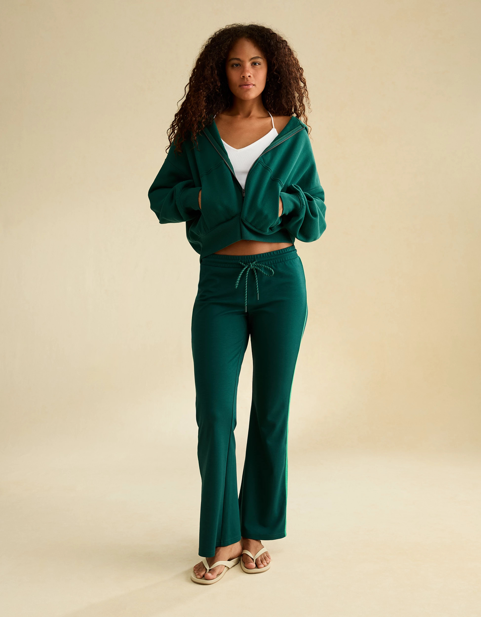 AE Everyday Luxe Balloon-Sleeve Full-Zip Sweatshirt | American Eagle Outfitters (US & CA)