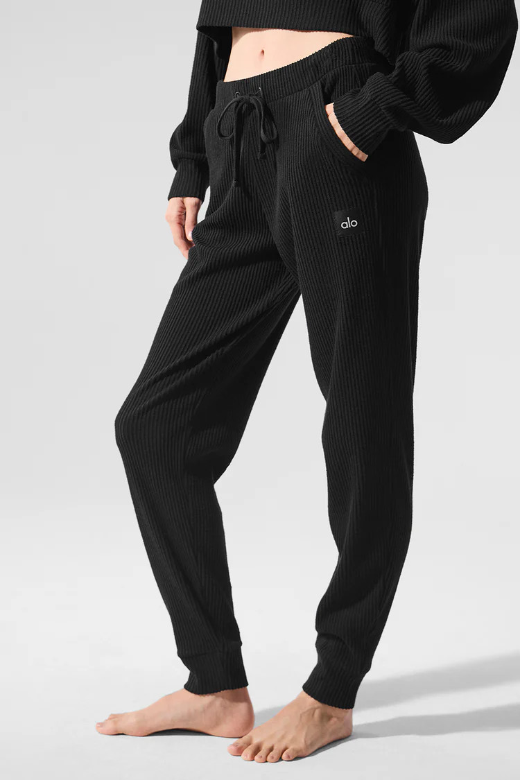 Model is 5'9.5” wearing SModel is 5'9.5” wearing SWearing Size SmallModel is 5'9.5”, with a... | Alo Yoga (US)