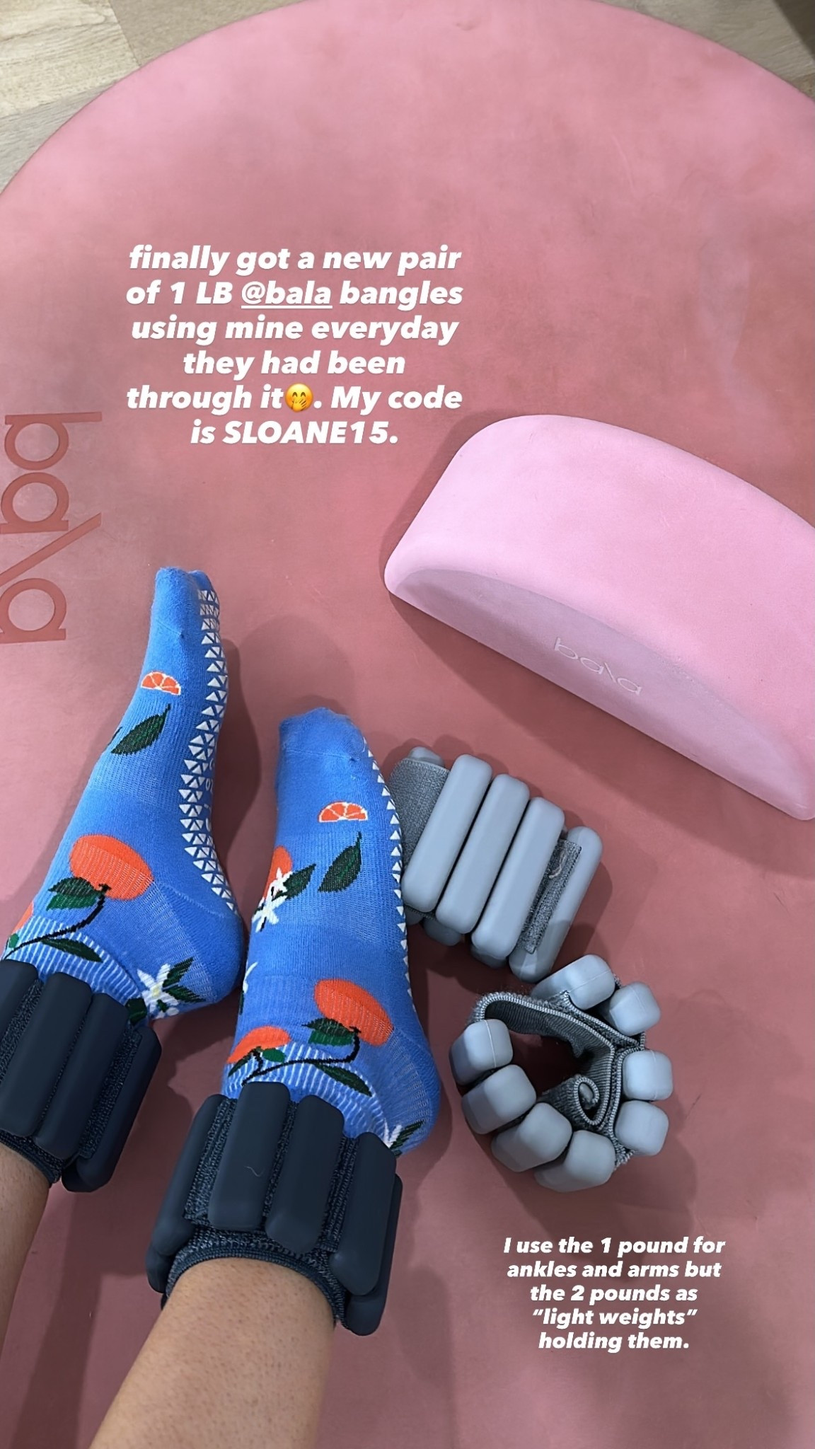 finally got a new pair of 1 LB @bala bangles using mine everyday they had been through it🤭. My code is SLOANE15.  I use the 1 pound for ankles and arms but the 2 pounds as “light weights” holding them.

#LTKSaleAlert #LTKActive #LTKfitnessgoals