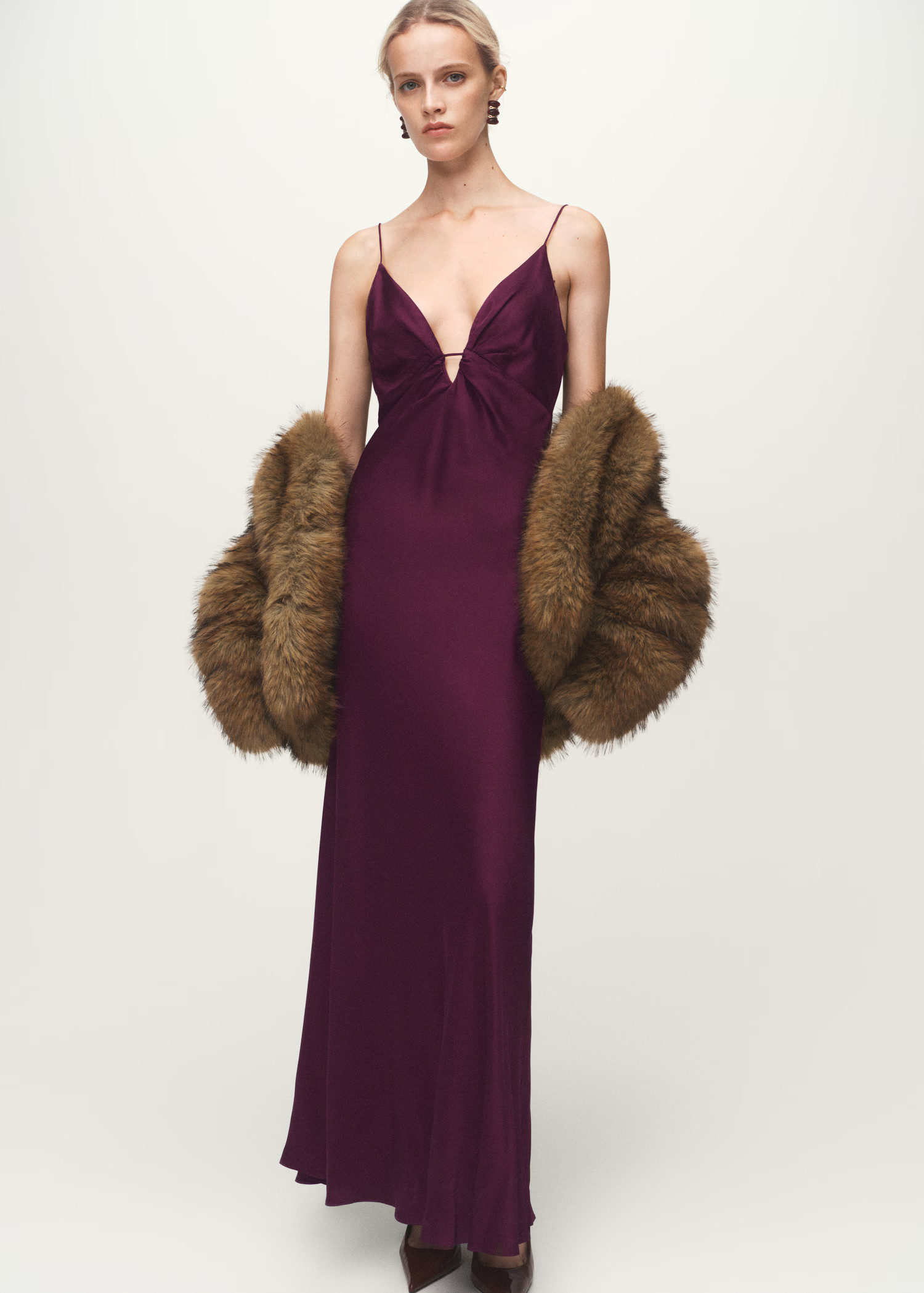 Robe satinée col V - Femme | MANGO France métropolitaine | Mango EU