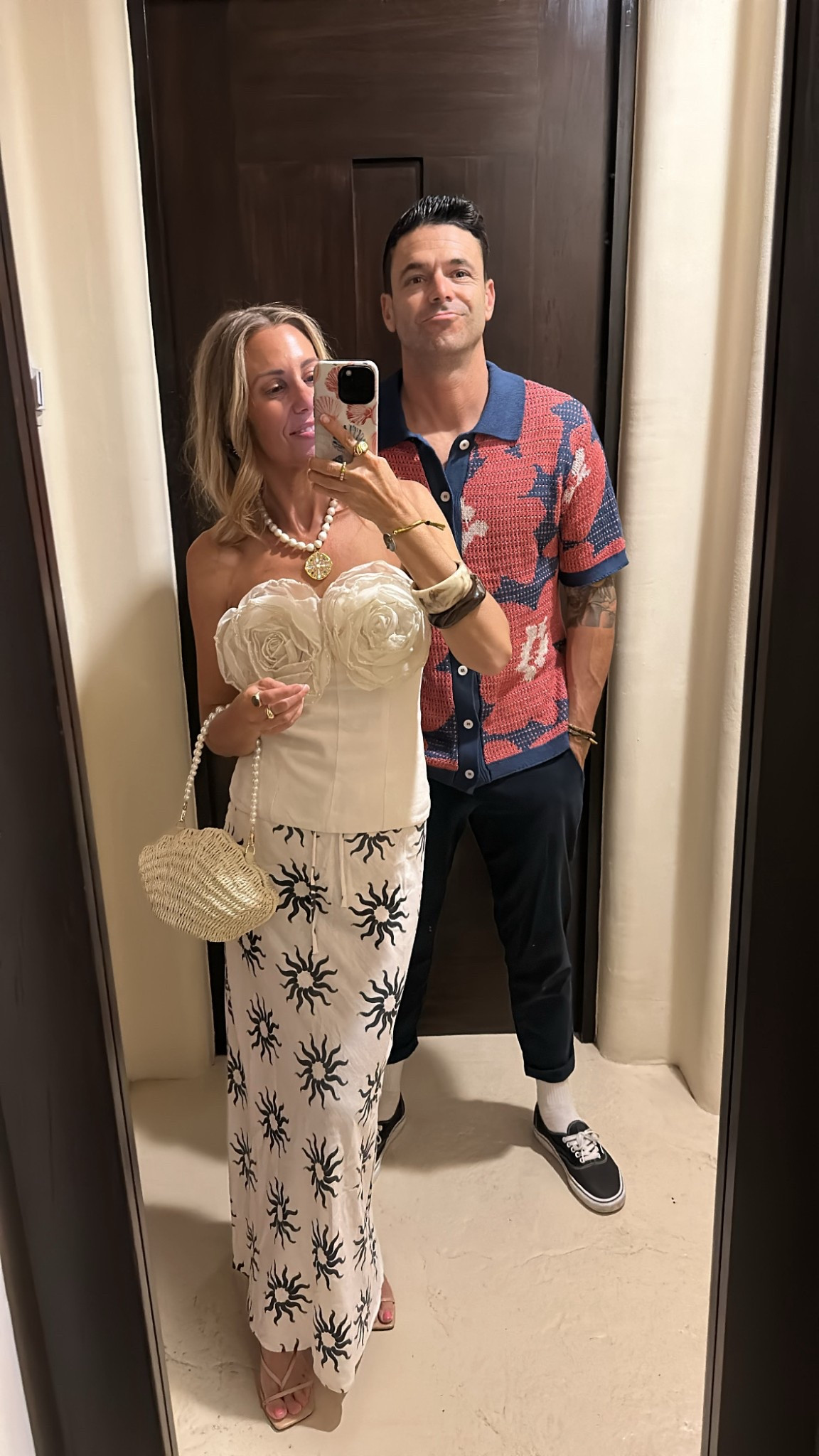 Tonight’s dinner outfit
Skirt size xs
Top old Zara linked similar
Target handbag
Amazon heels on deal


#LTKStyleTip #LTKFindsUnder50 #LTKSaleAlert