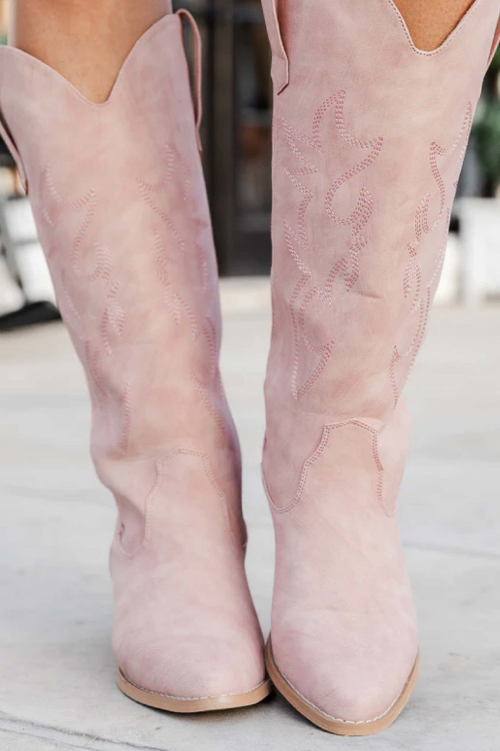 This pink cowboy boots are so cute!

Pink cowboy boots, country concert outfit, festival outfit 

#LTKshoecrush #LTKFestival #LTKunder100