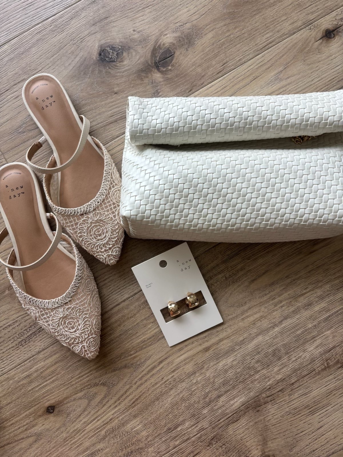 Spring accessories from @Target! These would also be great for any bride to be!

Woven bag
Woven clutch
Small gold hoops
White flats
Ivory flats
Mesh flats

#LTKgrwm #LTKSeasonal #LTKWedding