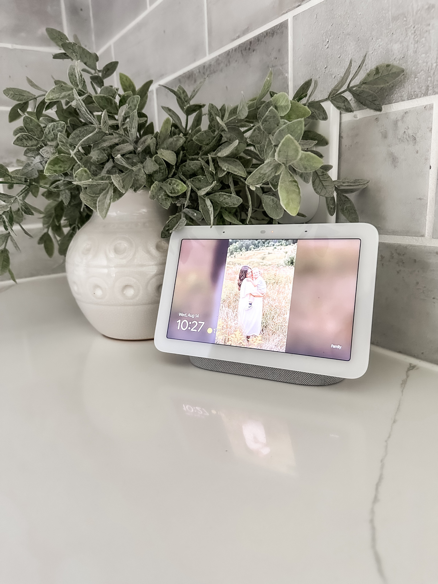 Google Nest Hub with screen for picture, calendar and weather display! 

#LTKcanada