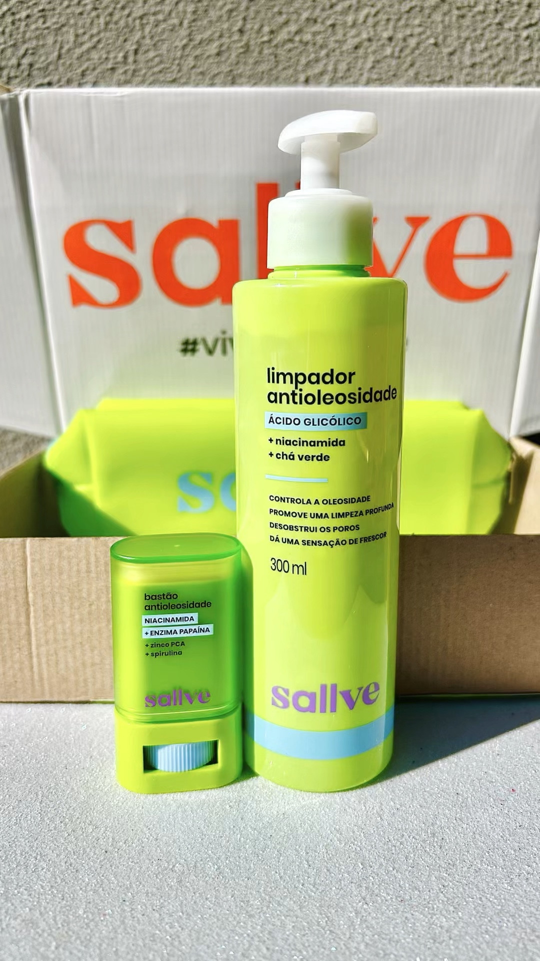 🌟 Chegou a revolução no skincare! 🌟
A Sallve acaba de lançar dois produtos incríveis para transformar sua rotina de cuidados com a pele oleosa: o Limpador Antioleosidade e o Bastão Antioleosidade! 💚

🫧Limpador Antioleosidade: Com ácido glicólico e niacinamida, ele limpa profundamente, desobstrui poros e controla a oleosidade por até 9 horas. 

Pele fresca e matificada desde a primeira aplicação! 

💧Bastão Antioleosidade: Reduz a oleosidade e minimiza poros dilatados instantaneamente. Controle de brilho por até 12 horas, em um formato prático para levar na bolsa e aplicar sempre que precisar!✨

#LTKbrasil #LTKbeleza