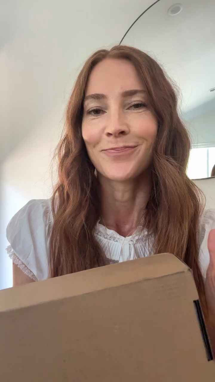 I’ll be wearing a lot of green this summer… 

#unboxing #pradabag