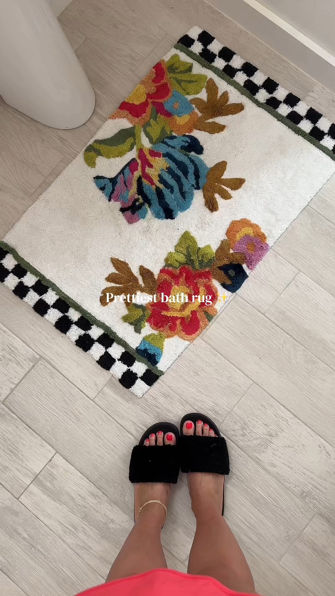 Prettiest bath rug✨