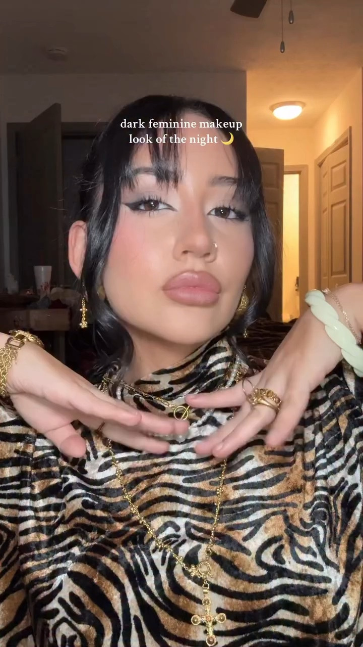 cat eye makeup look of the night 🐅 and yes my winter foundation shade is otw lol @patricktabeauty @yslbeauty @hudabeauty @maybelline @iliabeauty @morphebrushes @maccosmetics @hauslabs