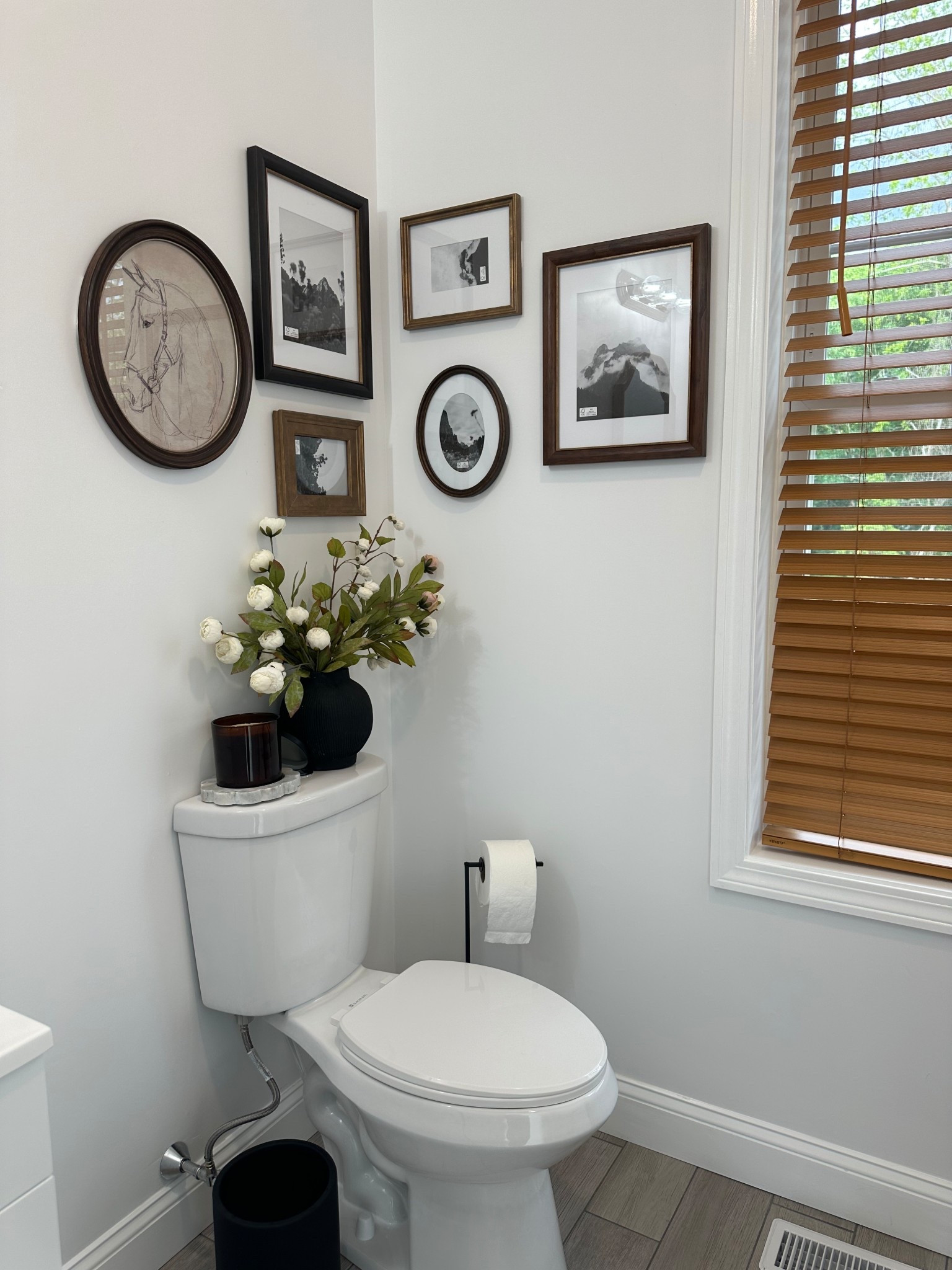 THE BEST BANG FOR YOUR BUCK!!!! These picture frames are a must! 