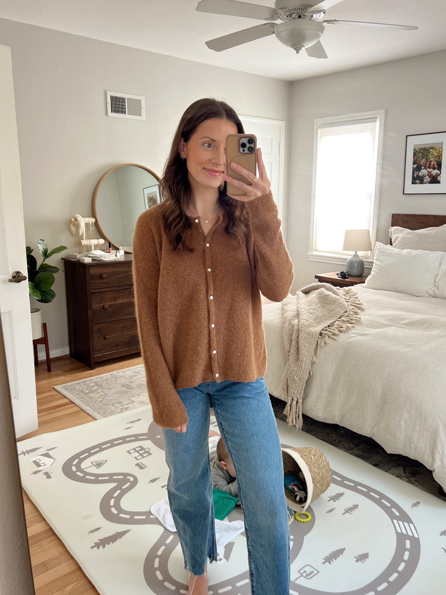 Sézane gaspard sweater 🤩! This camel color is perfect for Autumns! 
Wearing size S! 