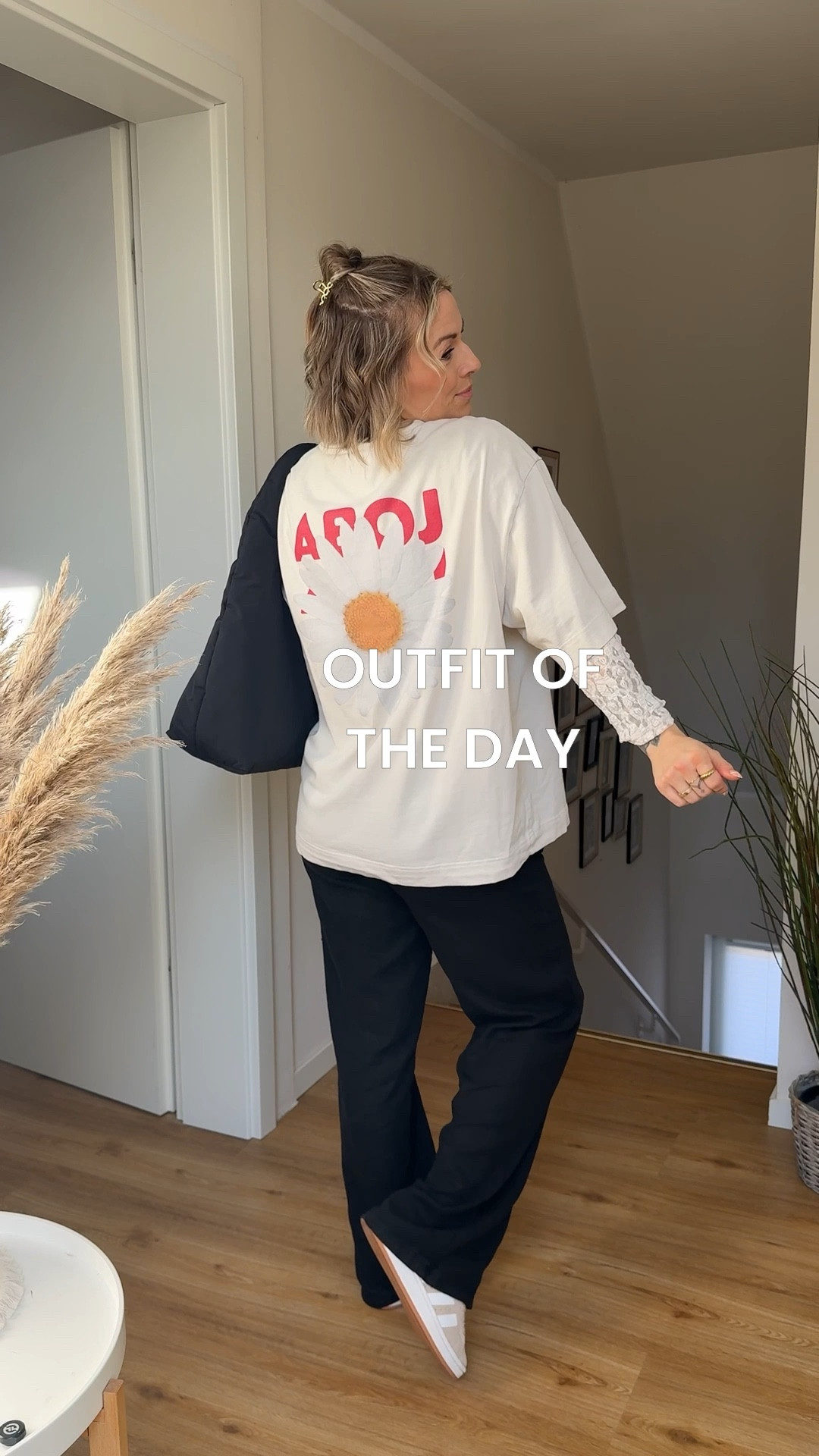 Outfit of the Day✨😍 #overSize #SpitzenShirt #Stilbruch, #GotBag #Handtasche #T-Shirt #LangarmShirt #spitze #Leinenhose #Hose #Sneaker #Campus #Adidas #Sonnenbrille ￼

#LTKootd #LTKPetite #LTKSpringSale