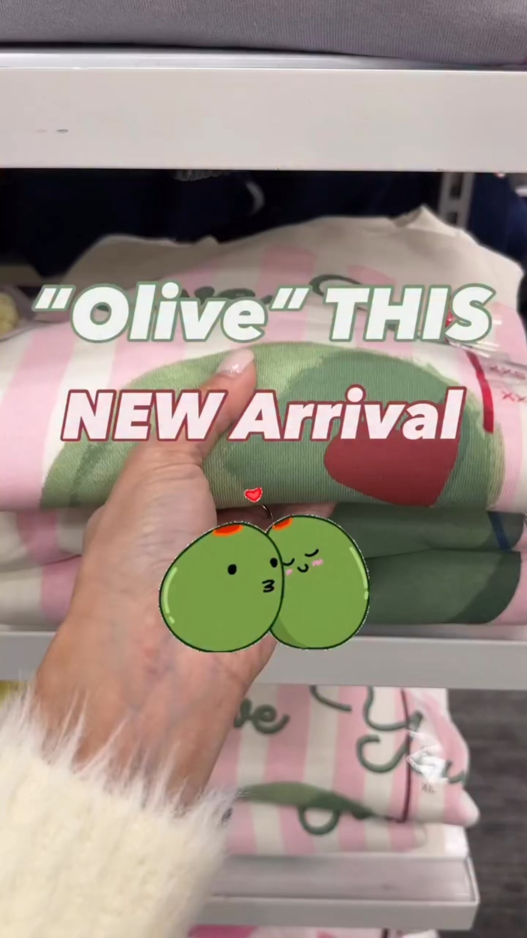 OMG, “Olive” this new sweatshirt!  First off, I love extra olives in my martinis so y’all can understand why I need this sweatshirt! 😂
But seriously, how cute is this print and the adorable sleeve detail! 😍

* Sweatshirt - $25 (not online yet!)


#target #love #new #viral #pink

#LTKSeasonal #LTKGiftGuide #LTKFindsUnder50