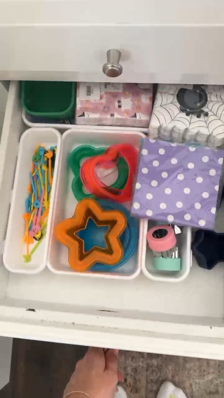 Back to school means back to packing lunches! Here’s everything I keep in our lunch box drawer to make it a little easier!



#LTKBacktoSchool #LTKKids #LTKVideo