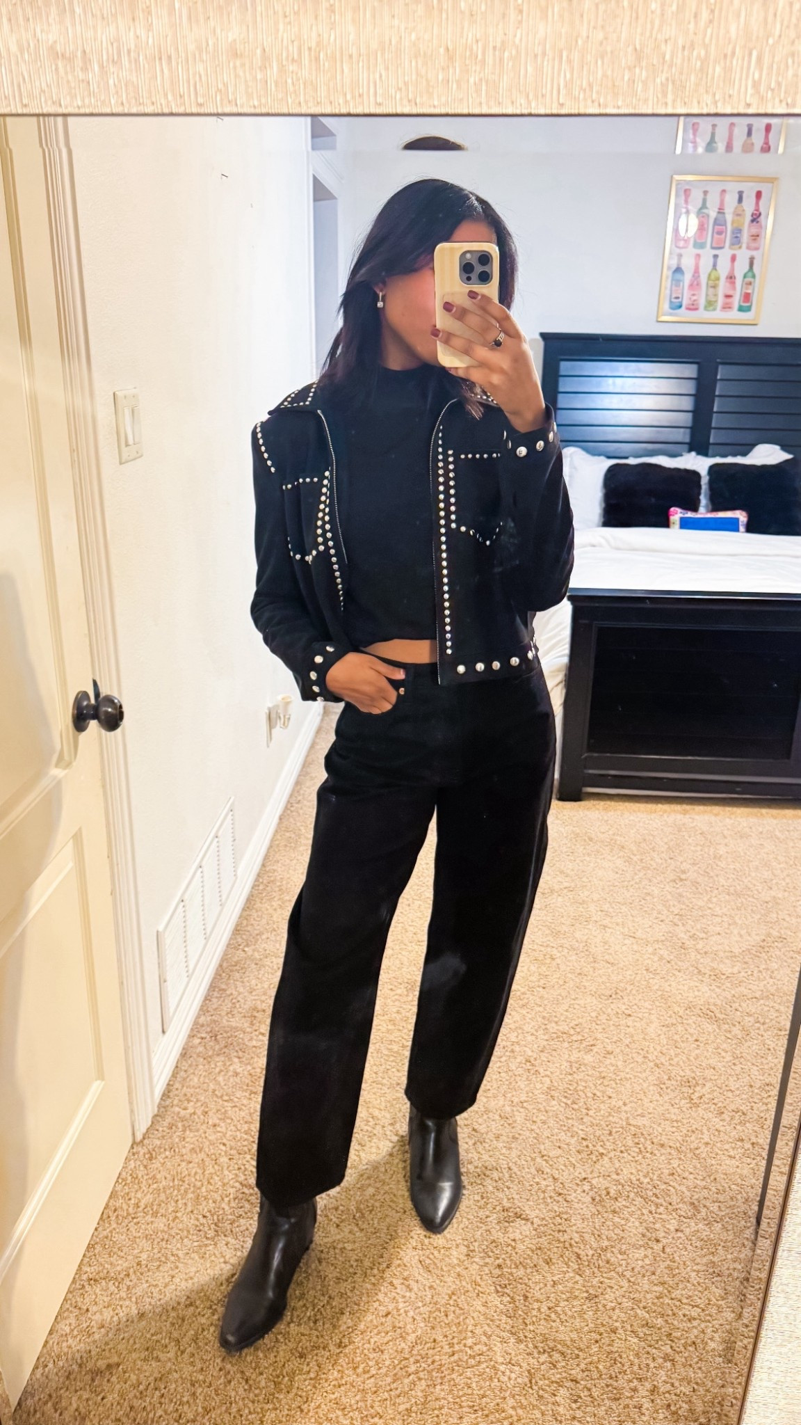 🖤🖤🖤
Studded jacket is Zara, linked similar

#allblackoutfit #fall #winterfit #fallfit #studdedjacket #barreljeans #zara

#LTKFindsUnder100