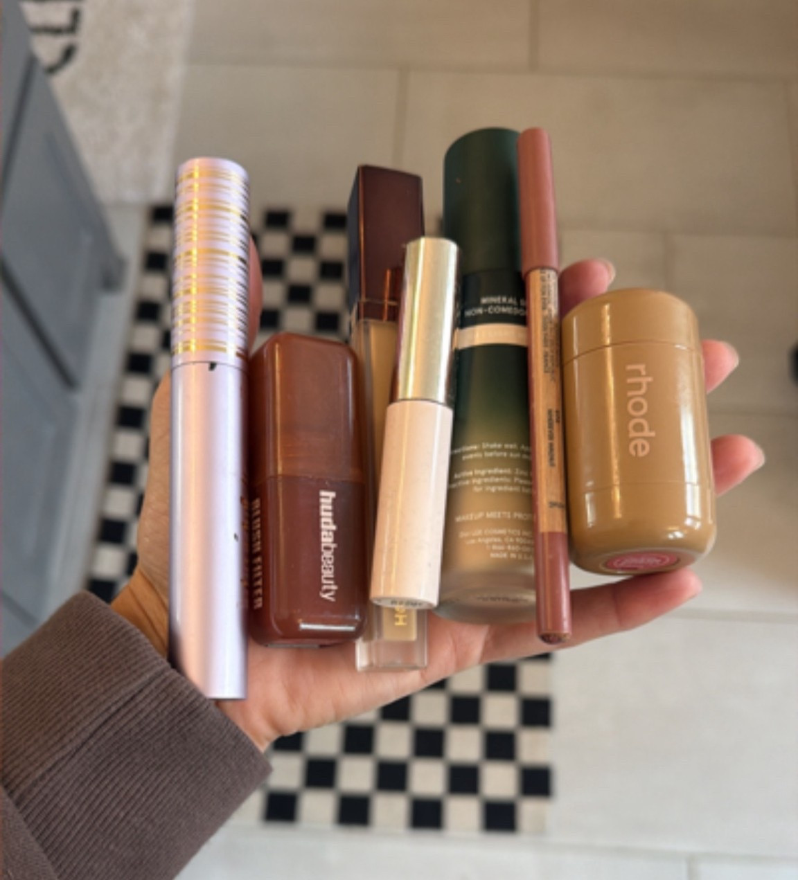 5 minute makeup look #makeupfavorites tinted sunscreen shade “04 light medium” concealer shade “oat” Huda blush shade “latte” Rhode shade “sprinkle” lip liner “wherever walnut” #makeupfavvorites 

Get ready with me, makeup routine 

#LTKGiftGuide #LTKBeauty #LTKmorningroutine