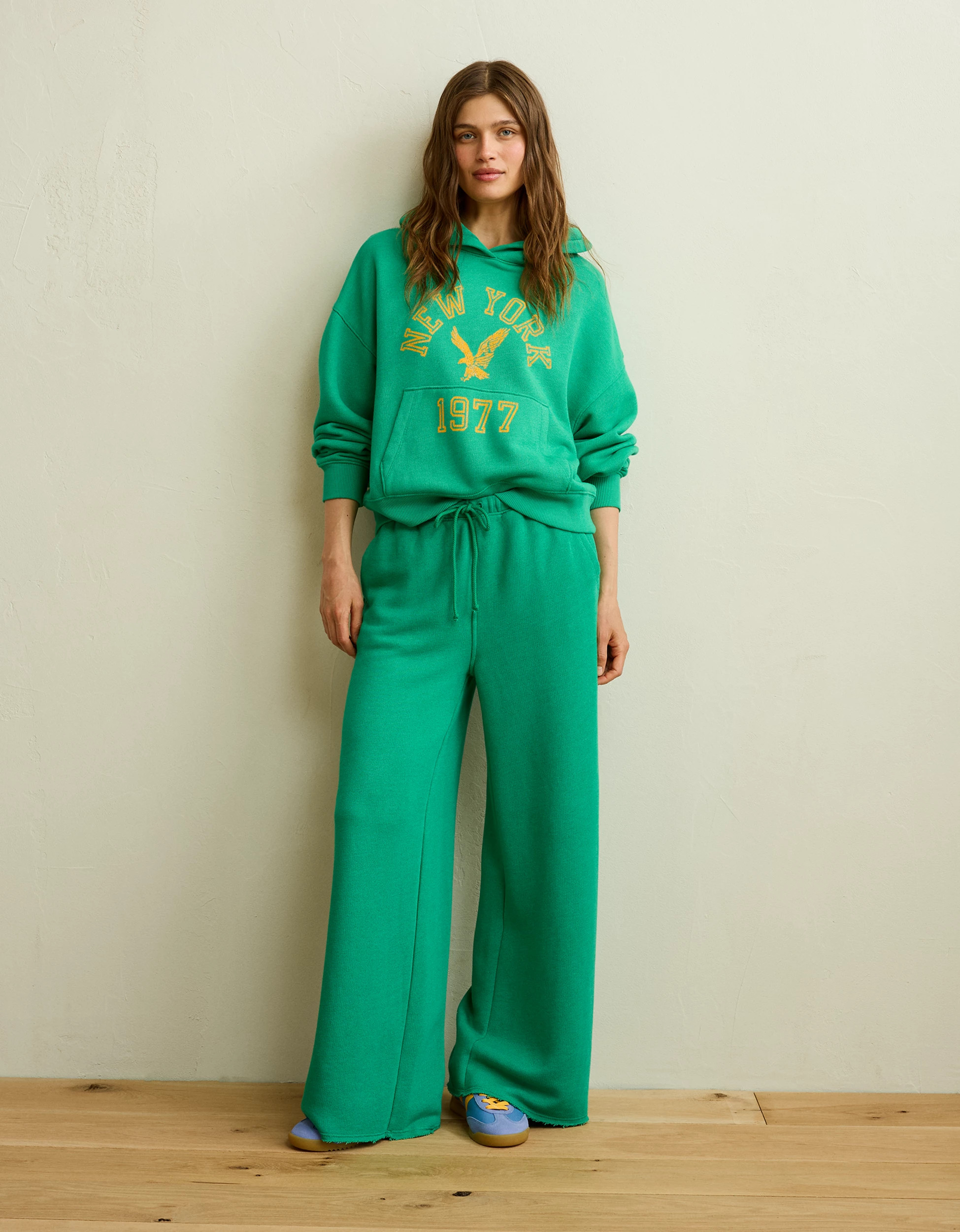 AE Campus Low-Rise Wide-Leg Sweatpant | American Eagle Outfitters (US & CA)
