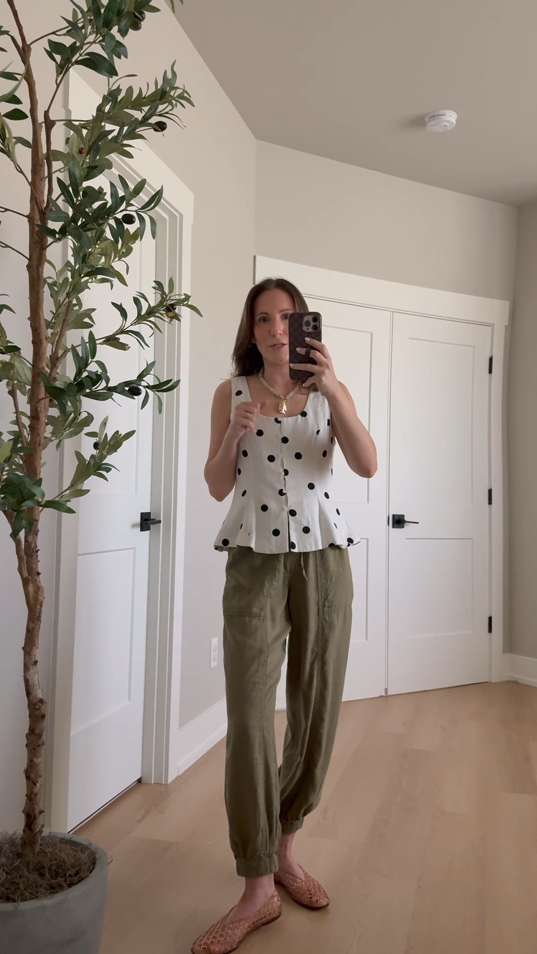 Teacher outfit idea 🍎 if you can’t wear sleeveless, top this with a cardi or denim jacket! Wearing xs in both pieces

Linen, old navy style, teacher outfits, classroom style, polka dot top, summer style