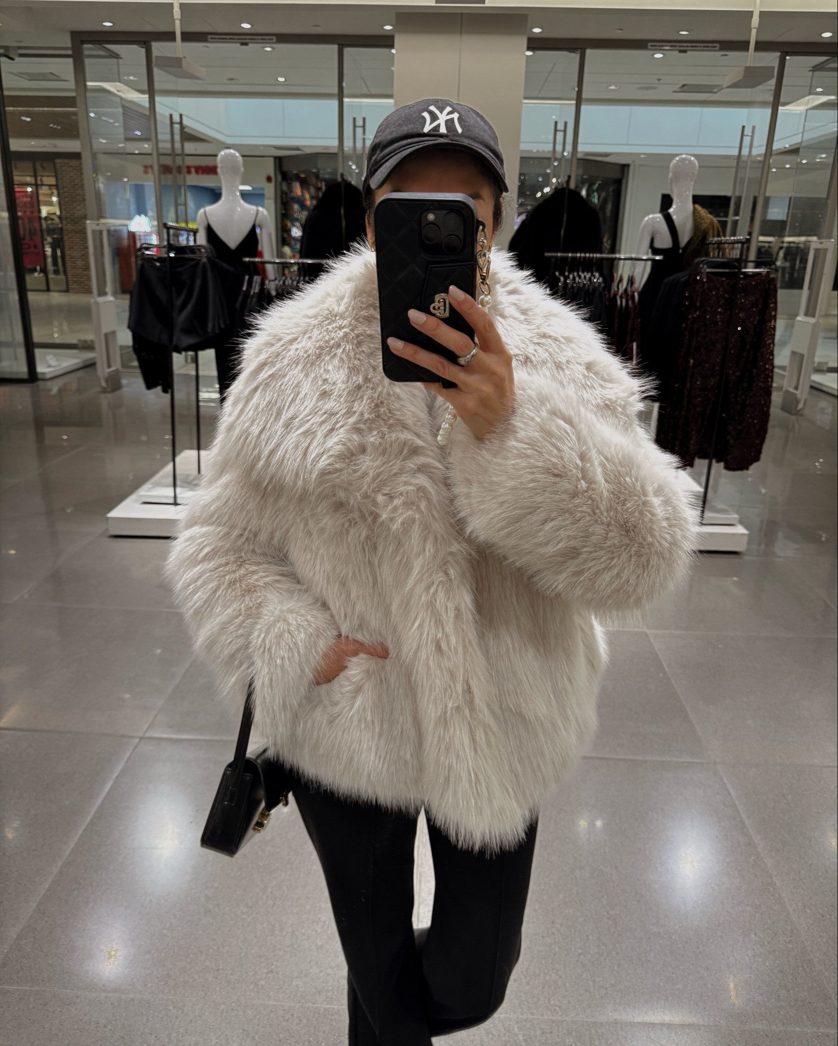 ✨ POV: You put on the fluffiest coat and instantly feel like you have your whole life together. 🤍❄️

There’s a special kind of magic in a soft, plush winter coat—especially when it’s a Zara find. The moment you slip it on, everything suddenly feels lighter, calmer, and a little more luxe.
Neutral tones, cozy textures, and that effortless winter elegance… this is the kind of piece that makes you walk slower, breathe deeper, and carry yourself like the most polished version of you.
Sometimes all you need is the coat to shift your entire mood. 🤍✨

#ZaraFinds #WinterAesthetic #QuietLuxuryStyle