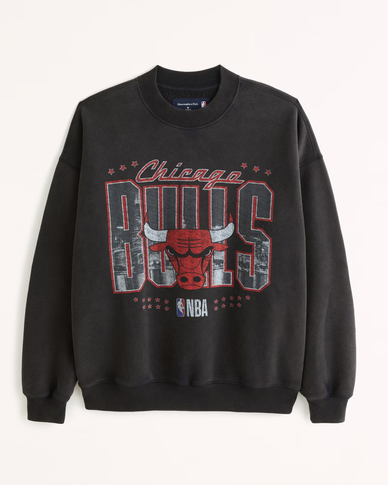 Chicago Bulls Graphic Crew Sweatshirt | Abercrombie & Fitch (US)