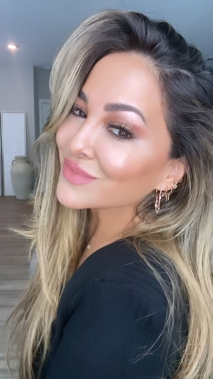 GRWM: Soft Rose Gold Glam In Just 15mins Pt. I💫 #grwm #makeuptutorial 

Make sure to check out part II for all of the products listed in this video! Links to all products and brushes used 🤍

Product details:
setting spray — @urbandecay “all-nighter”
primer — @lauramercier pure canvas primer “perfecting”
moisturizer — @charlottetilbury magic cream
concealer — @itcosmetics bye bye under eye “20 medium”
foundation — @charlottetilbury flawless filter “4.5 medium moyen”
Fenty beauty — contour stick “truffle 4”
eyeshadow — @charlottetilbury “pillow talk”
eyeliner — @maccosmetics “feline”
highlighter — @charlottetilbury beauty light wand “spotlight”
lips — @charlottetilbury lip cheat “pillow talk 2” & lipstick “wedding bells"

#LTKU #LTKSeasonal #LTKbeauty