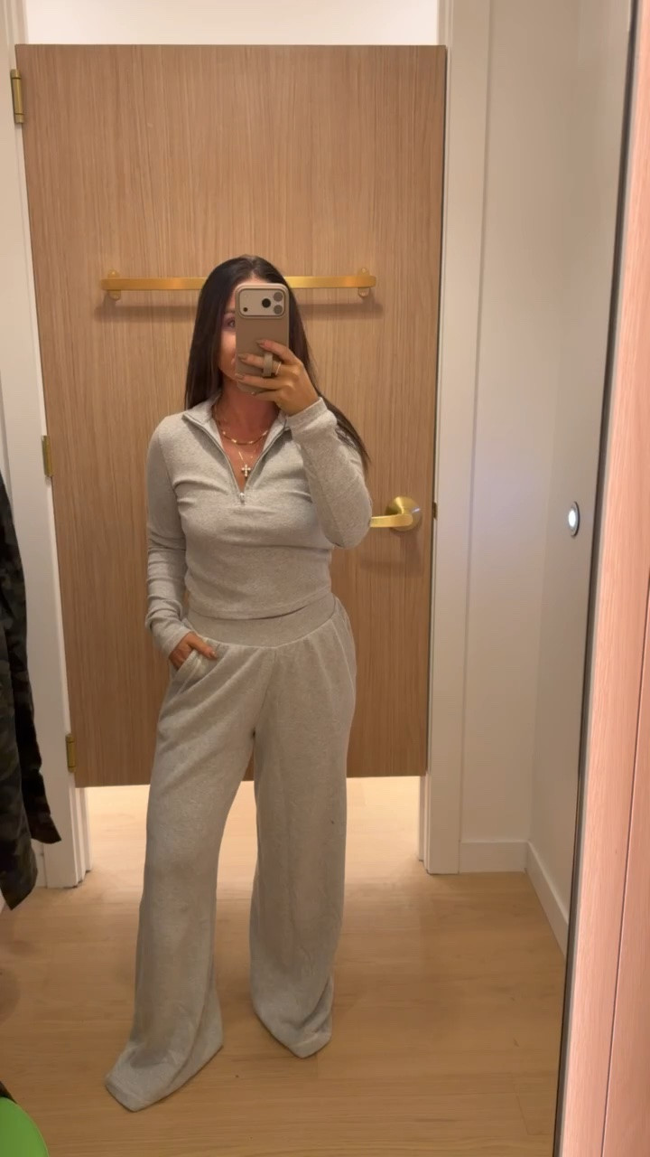 Such a flattering set! It’s also the softest material! ☁️

#LTKootd #LTKgrwm #LTKmorningroutine