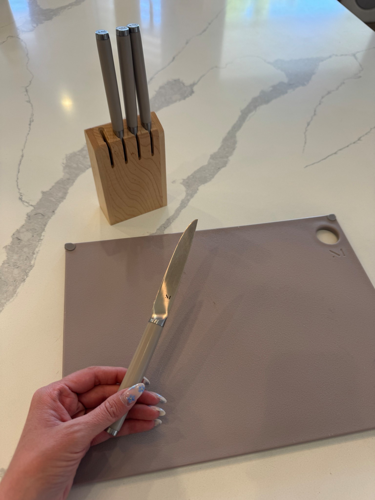 You need to check out Material’s sitewide sale…everything is 40% off!! These are my favorite knives! 

Once this sale is done you can also take advantage of my discount code “ASHMATERIAL” for 20% off! 

#sale #material 

#LTKHome #LTKdayinmylife #LTKSpringSale #LTKmomlife