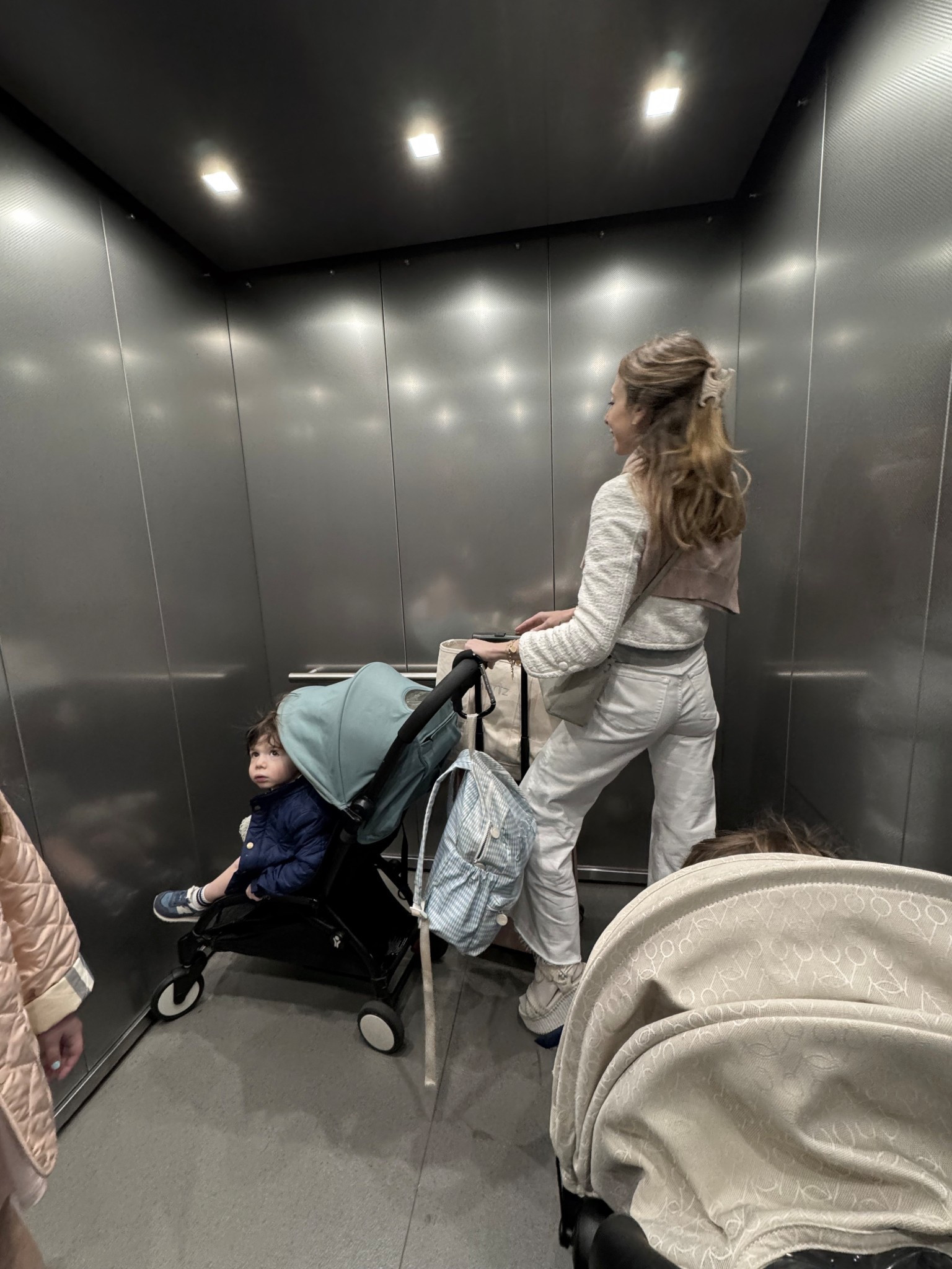 Travel outfit! I tend to reach for my white jeans! 