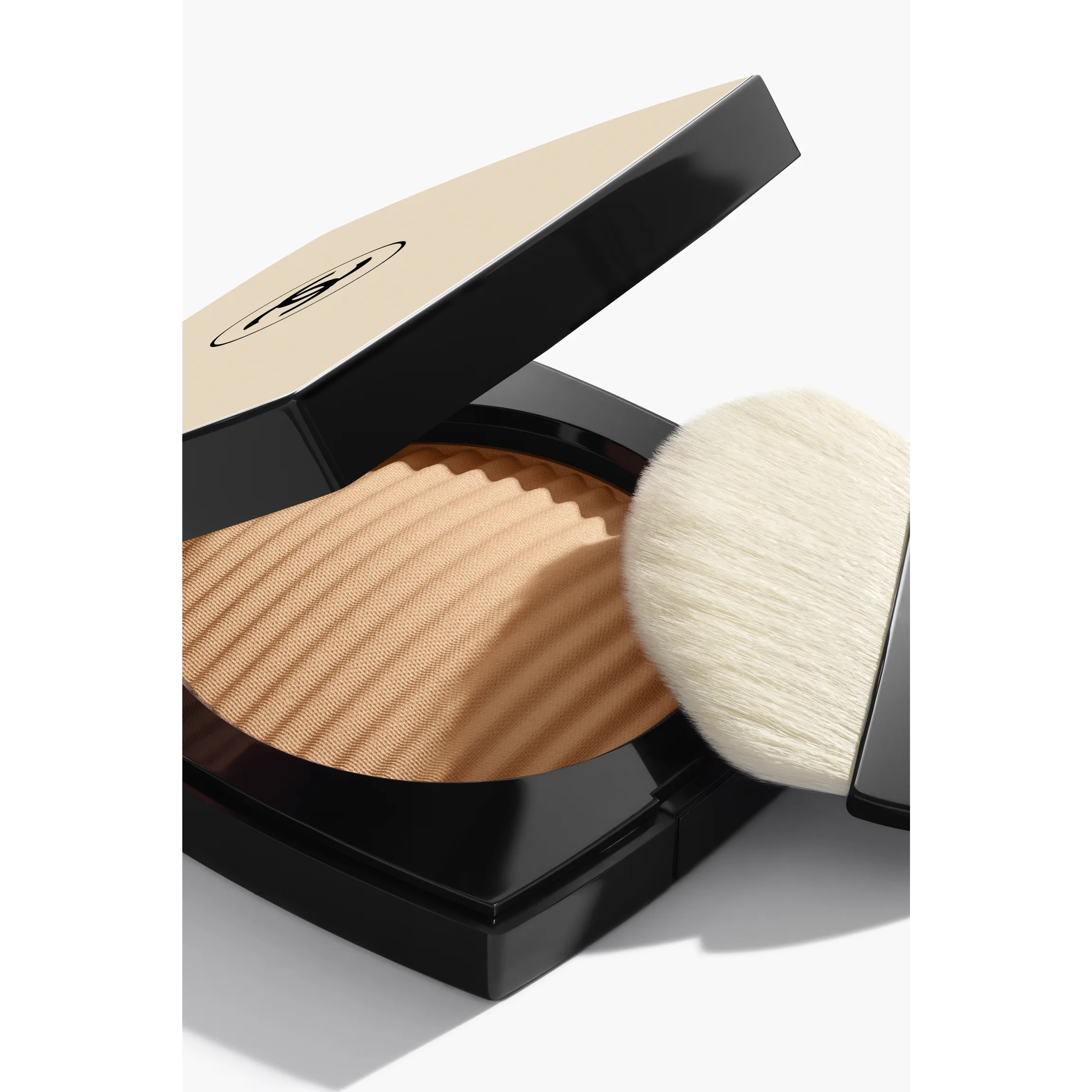 LES BEIGES | Chanel, Inc. (US)