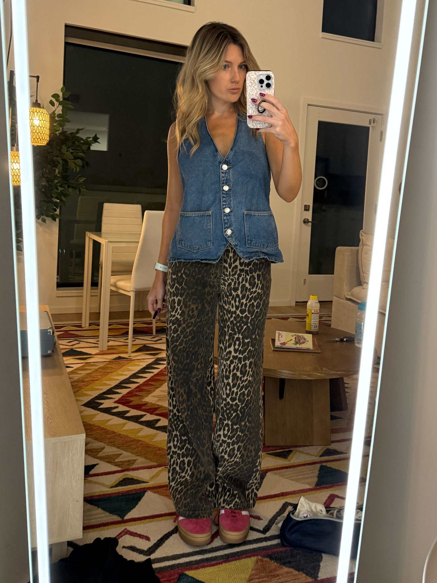 Slight Nashville fit 💋🤎
Jeans are from edikted, top is from white fox 