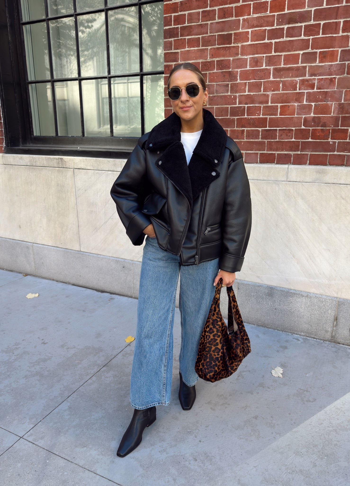 Jacket: size small 
T-shirt: PRIMARK (the edit range) 
Jeans: 25 extra short 

#LTKautumn #LTKjeans #LTKwinter