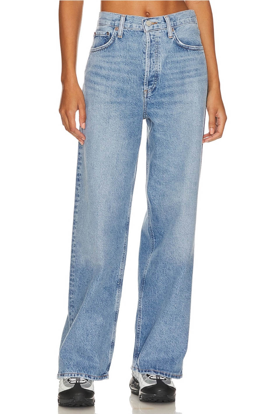 Low slug baggy jeans 

#LTKFindsUnder100 #LTKStyleTip #LTKWorkwear