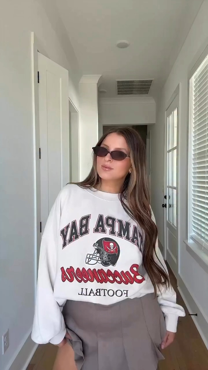 #abercrombiepartner @abercrombie x @nfl just made game day more exciting with 25% OF ALL NFL
PRODUCTS 🏈😍 Shop my favorite looks on sale !!! 
*Offer valid in stores and online 10/2/2025-10/5/2025 in US/CA. Excludes clearance. Online price reflects discount.