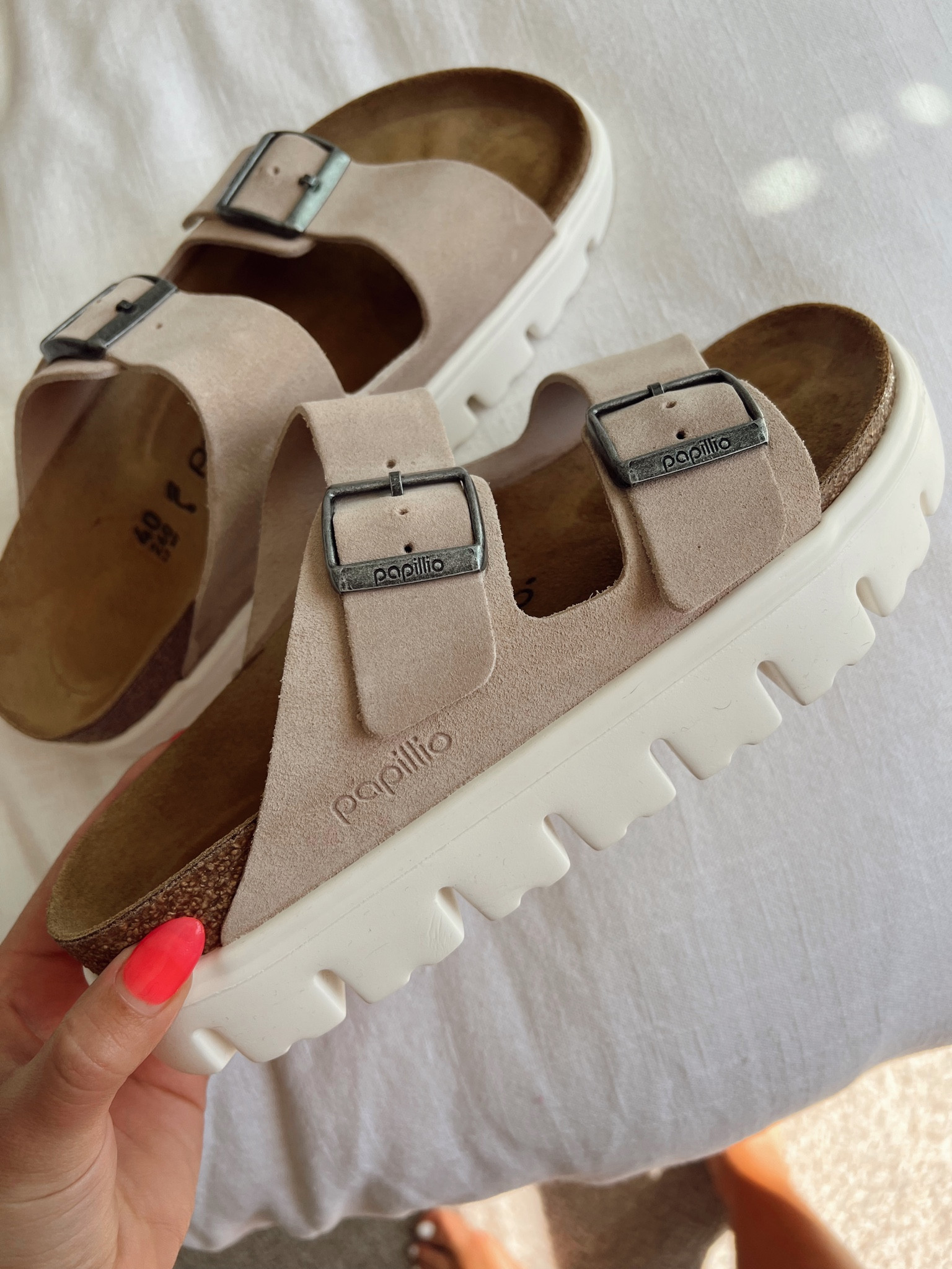 THE cutest summer shoe ☁️☀️ 