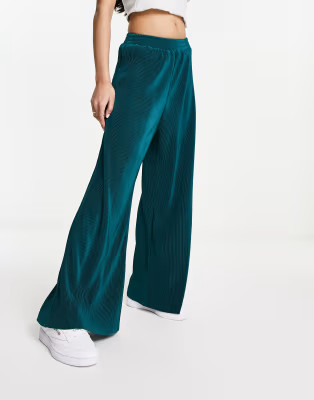Urban Revivo plisse trousers in green | ASOS (Global)