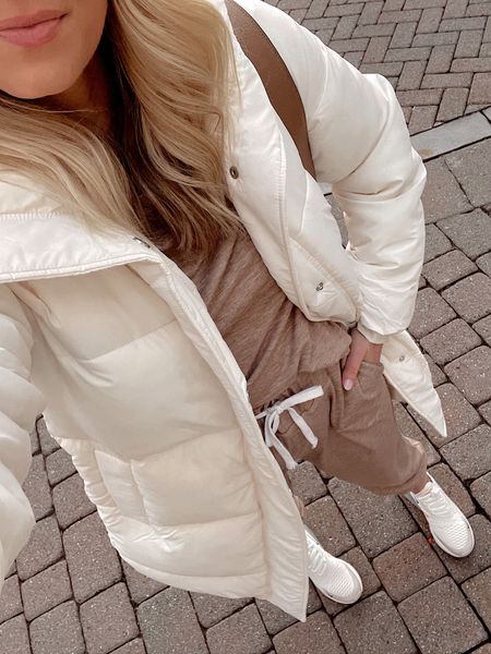 Fall style, fall outfit, winter outfit, puffer jacket, neutral outfit, weekend outfit, athleisure

#LTKSeasonal #LTKsalealert #LTKfindsunder100