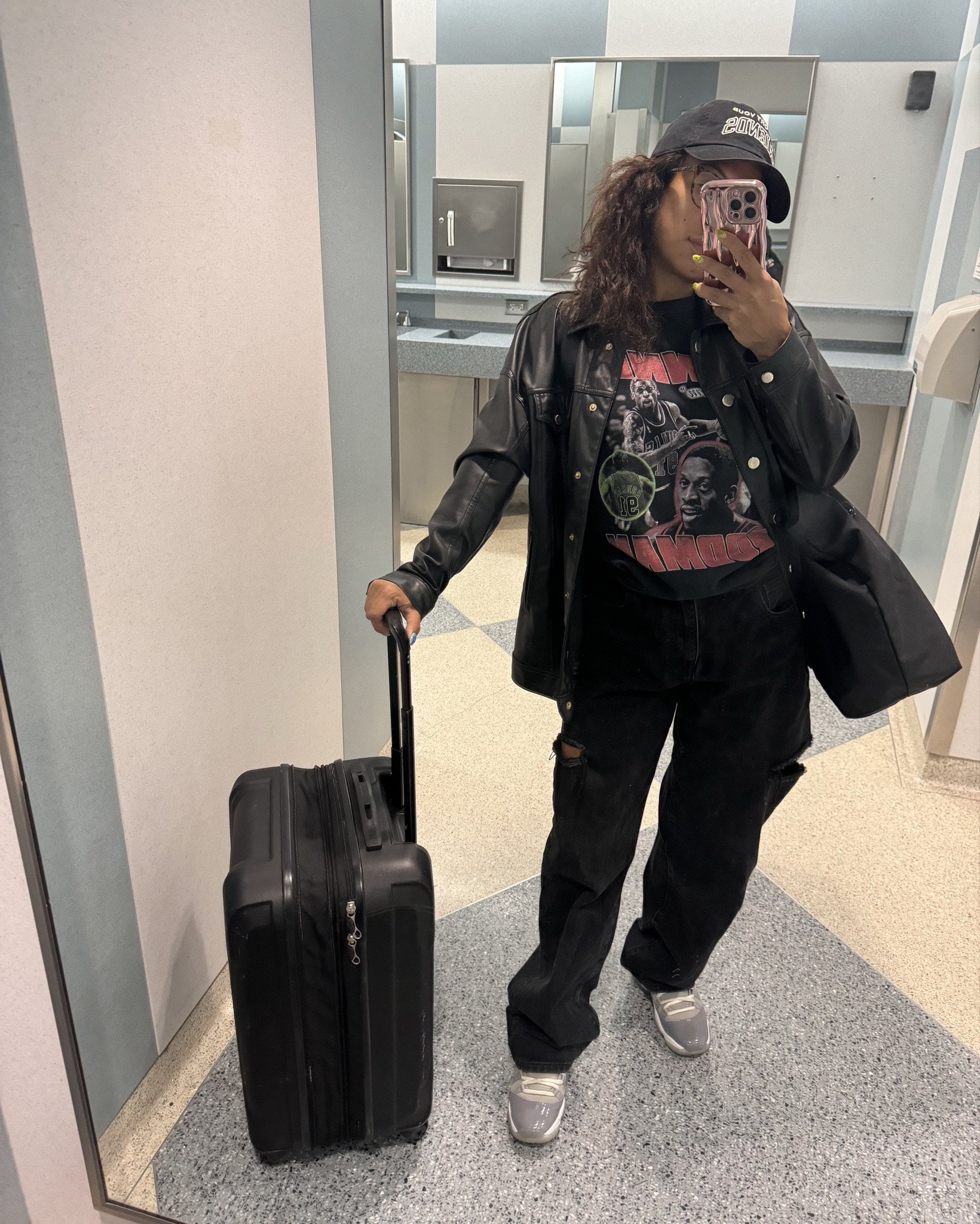 Low effort airport outfit 
Feel comfy still but coordinated 🥹
These relaxed jeans are cozyyyy and I always bring a cute oversized jacket in case it gets cold on the plane. Vintage tees with a cute hat always win 

#LTKStyleTip #LTKTravel