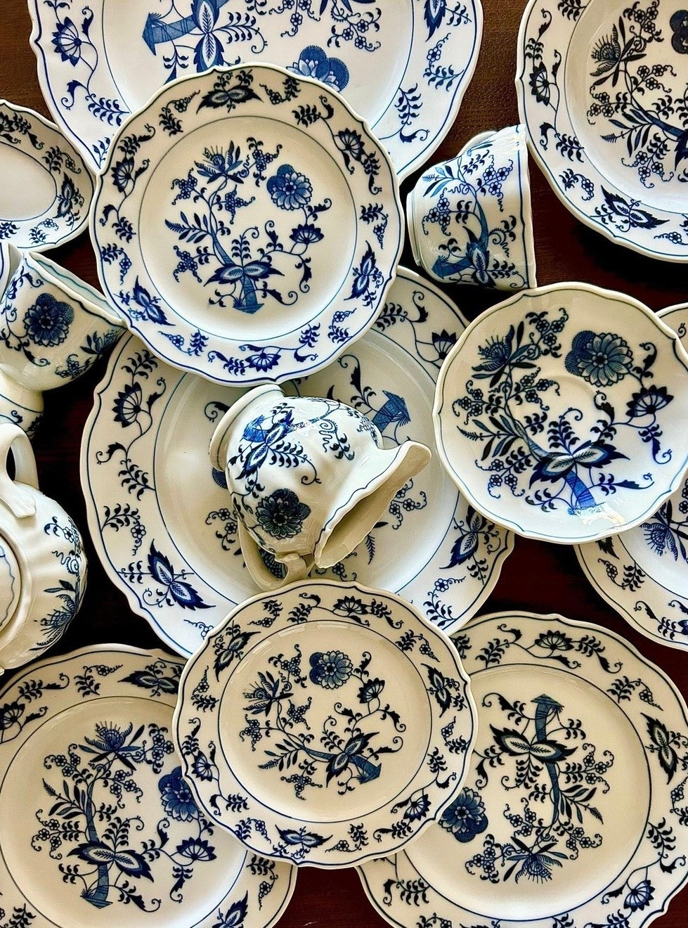Blue & white plates to use throughout your home.

Vintage Finds. Blue & White. Plates. Plate Wall. trinket Dish. Tabletop Decor. Chinoiserie. Collected Home. Lavender Rose Home.

#LTKHome