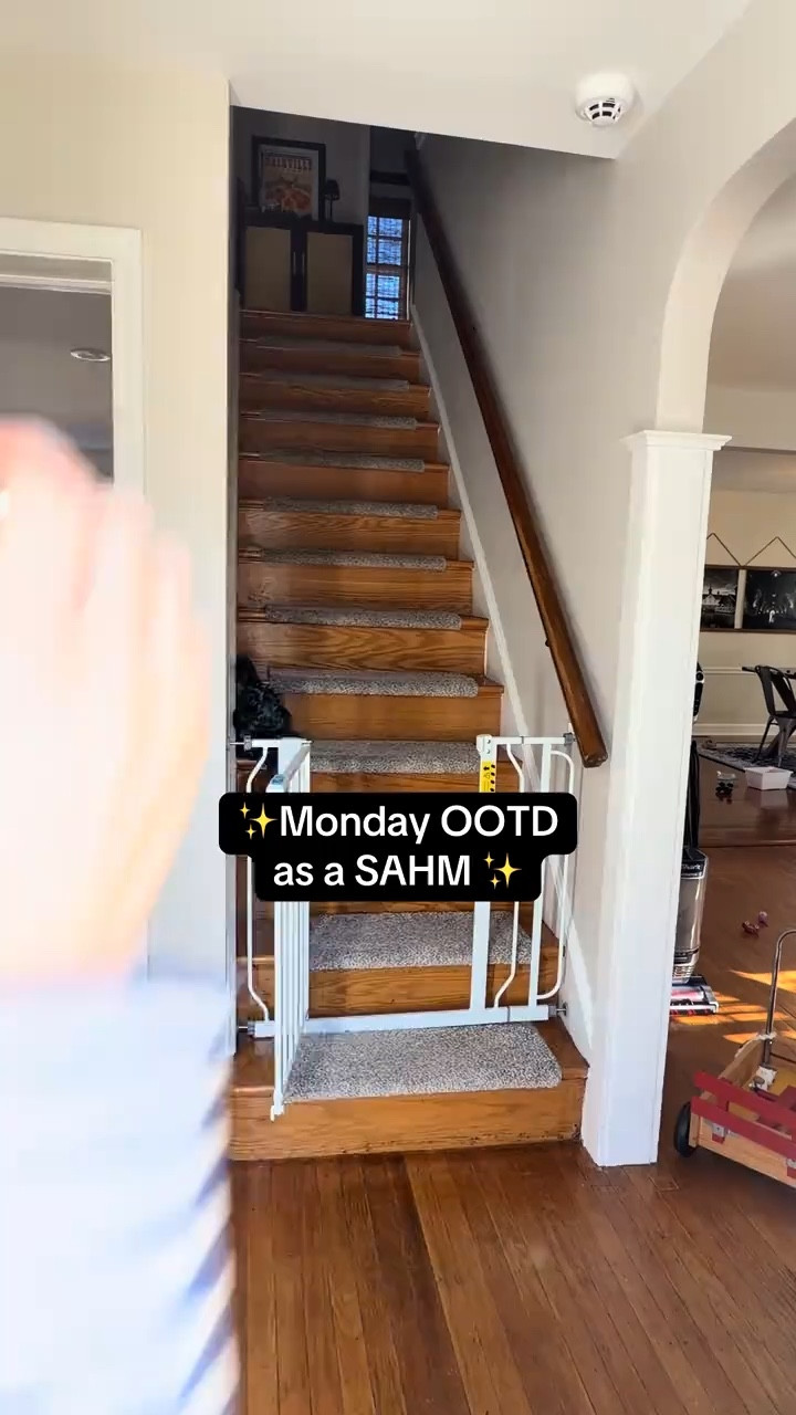 A little OOTD for you all today!

Did a mini haul from @Aerie and everything was perfect. Honestly I wish I could buy the entire store. 

Comfy but put together is my MO. Let’s call it elevated lounge ✨

All linked in my LTK!

#ootd #aerie #microinfluencer #sahm #motherhood