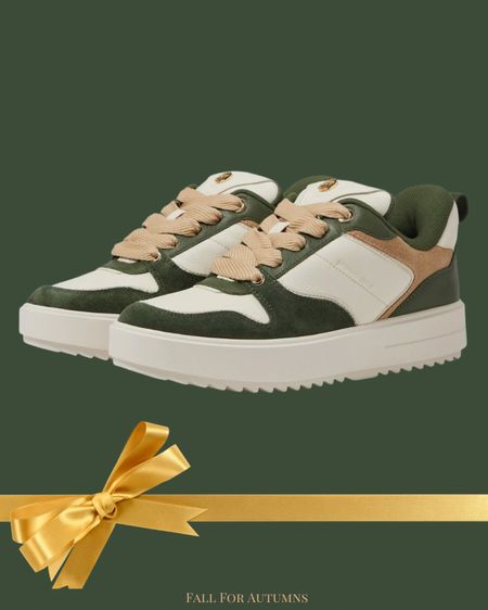 Olive green sneakers for autumns, true autumn, Nike, lifestyle sneakers, dunks, Air Force, color analysis, gifts for her, gift guide, hocautumn, Zappos, Black Friday, Micheal Kors 

#LTKshoecrush #LTKfindsunder100 #LTKCyberWeek