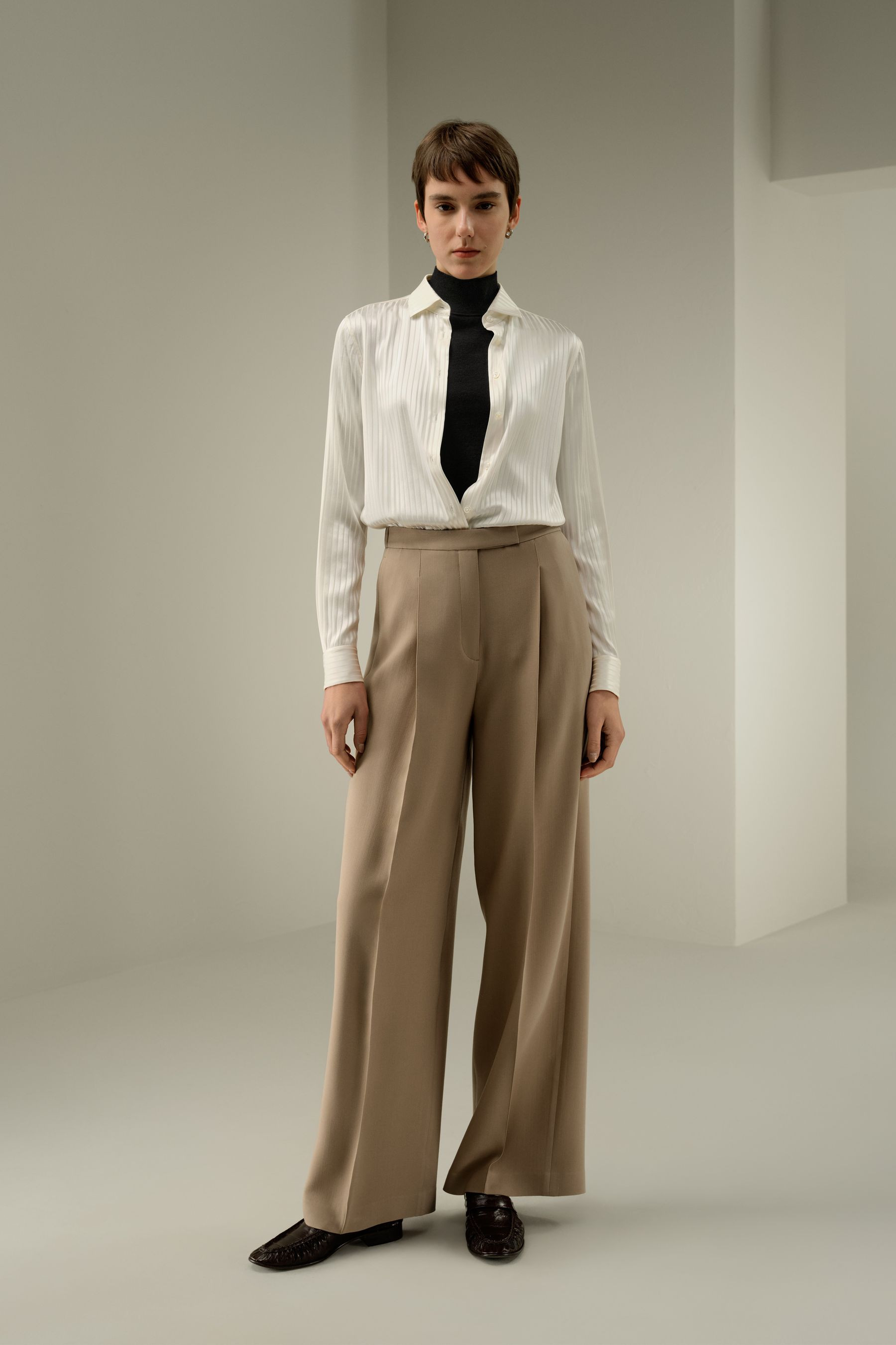 Silk-Wool Pleated Wide-Leg Trousers | LILYSILK